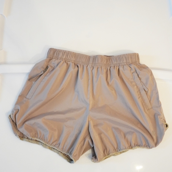 Athleta Pants - Athleta Zippered Pocket Drawstring Athletic Shorts